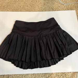 Gold Hinge black tennis skirt size small